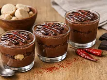 Mousse de Chocolate y Chile con Corazón de Mazapán