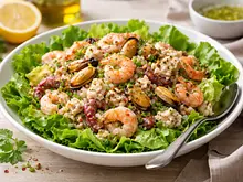 Ensalada Refrescante de Mariscos con Vinagreta de Limón