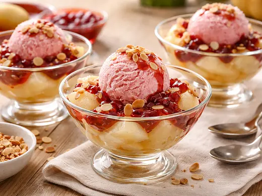 Helado de Fresa con Peras y Almendras